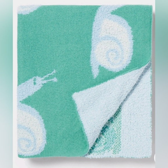 Green and White Snail Patterned Blanket - Picture 2 of 3